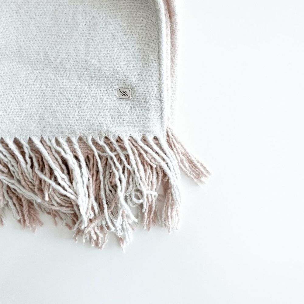 Soia & Kyo Women's Beige Pink Colorblock Fringed Poncho Cape One Size - Picture 3 of 8